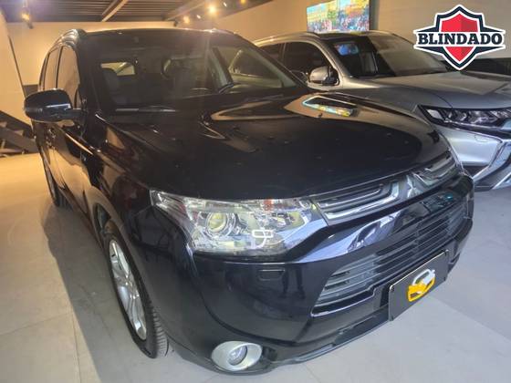 MITSUBISHI OUTLANDER 3.0 GT 4X4 V6 24V GASOLINA 4P AUTOMÁTICO MITSUBISHI OUTLANDER 3.0 GT 4X4 V6 24V GASOLINA 4P AUTOMÁTICO